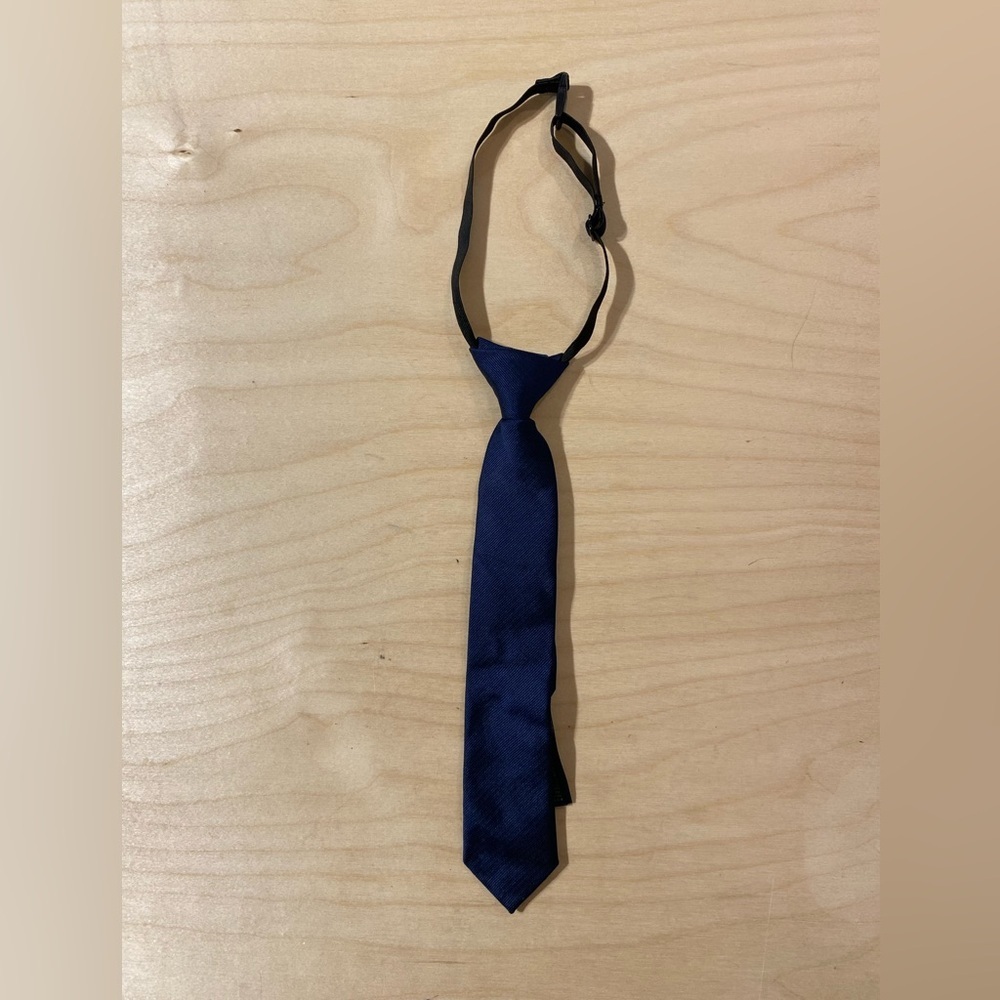 H & M Child’s Tie (H)